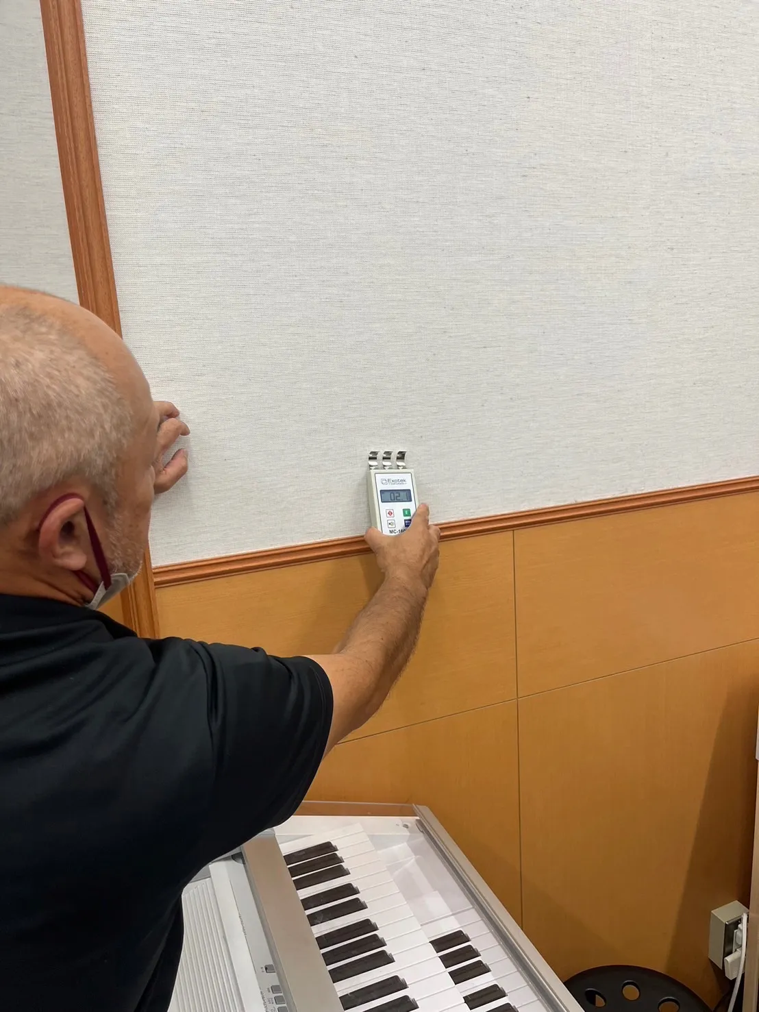 24年10月16日 ショッピングセンター内教室 カビ被害の現地調査